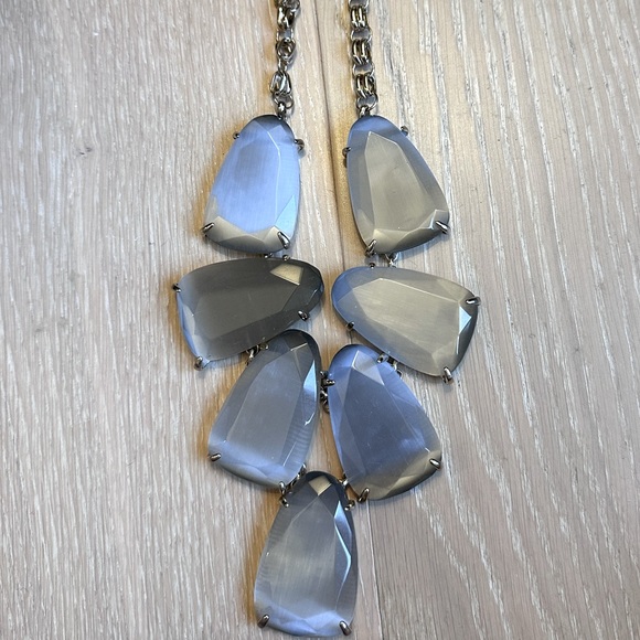 Kendra Scott Harlow Gold Statement Necklace in Grey Stone - Picture 1 of 1